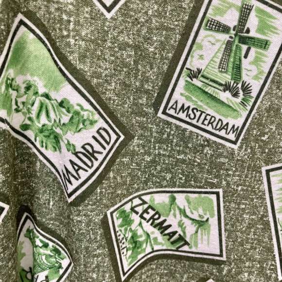 Authentic (Unique) Vintage Short-Sleeved, V-Necked, Print, Collared Top - Picture 5 of 6